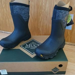 *SOLD* Muck Boots Women's Water Proof Boots